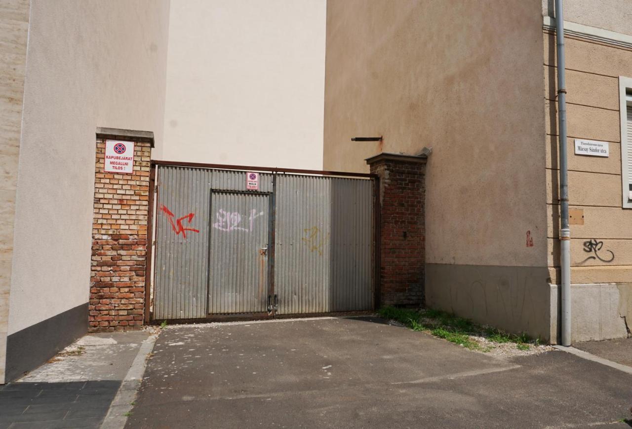 Belvarosi Exkluziv Minigarzon Debrecen Exteriör bild